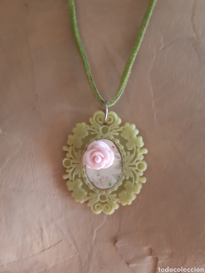 Joaillerie: Collar artesanal resina cord&oacute;n antelina