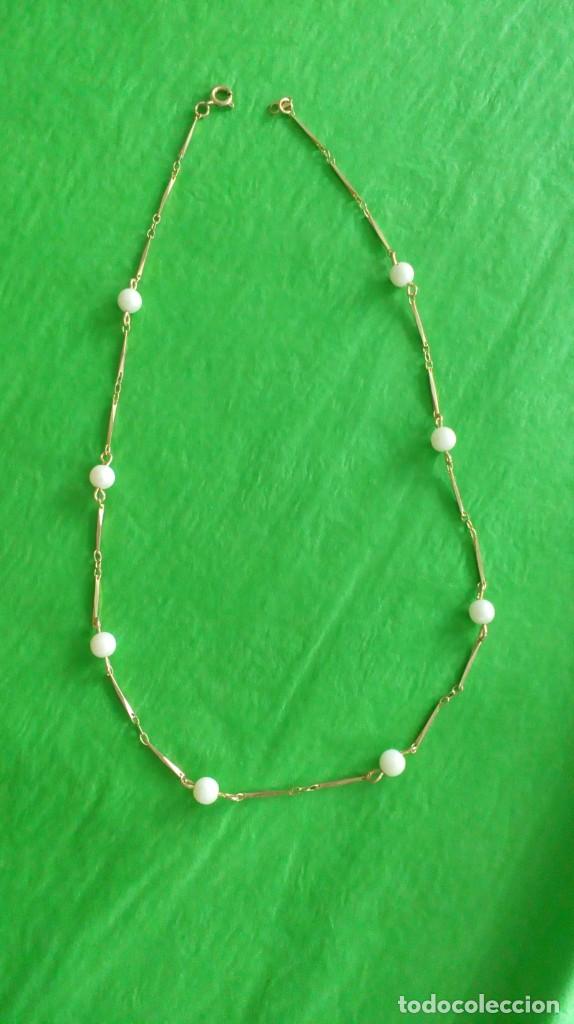 Joyeria: Gargantilla dorada y perlas