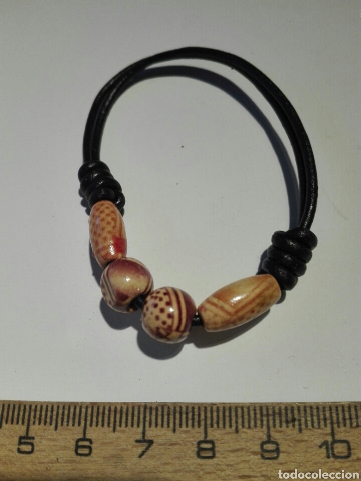 Joyeria: PULSERA CUERO Y ABALORIOS MADERA. REGULABLE