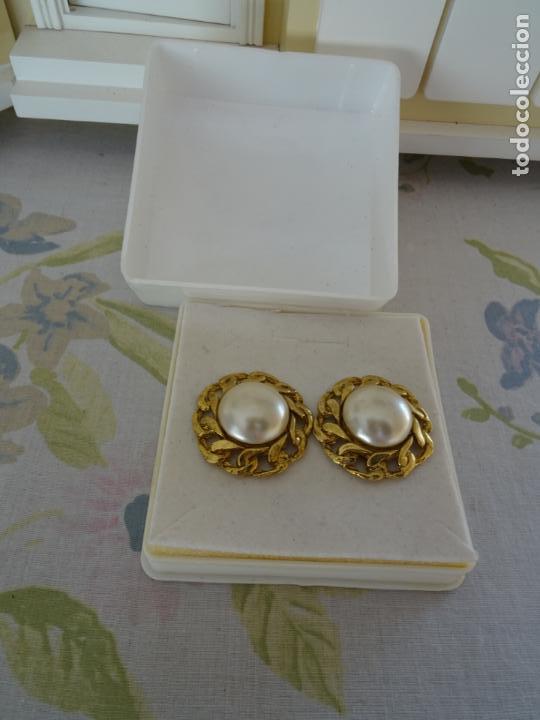 Joyeria: PENDIENTES CON PERLA Y CHAPADO ORO A&Ntilde;OS 90 - Foto 2