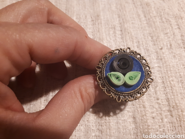 Joaillerie: Anillo artesanal t&eacute;cnica quilling flor rosa papel de Janil