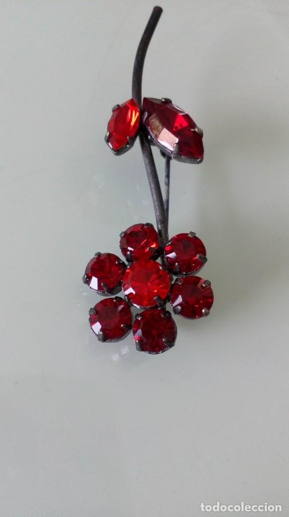 Schmuck: Broche antiguo pedrer&iacute;a roja en forma de flor