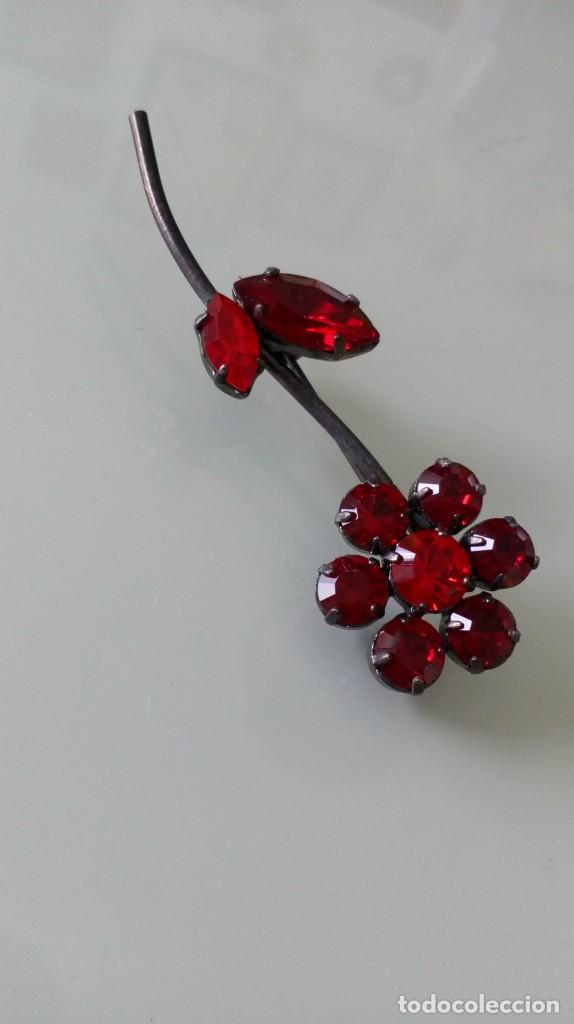 Joyeria: Broche antiguo pedrer&iacute;a roja en forma de flor - Foto 3