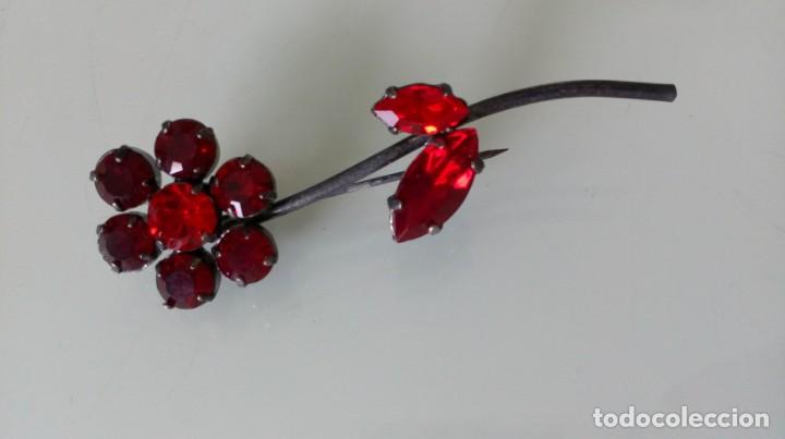 Joyeria: Broche antiguo pedrer&iacute;a roja en forma de flor - Foto 4