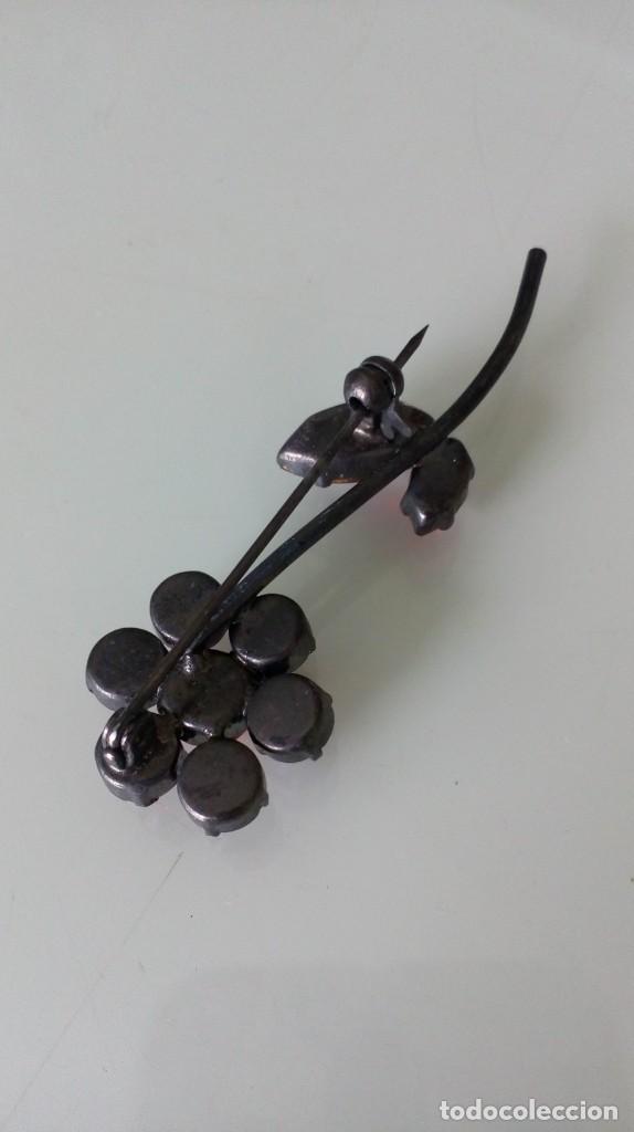 Joyeria: Broche antiguo pedrer&iacute;a roja en forma de flor - Foto 7