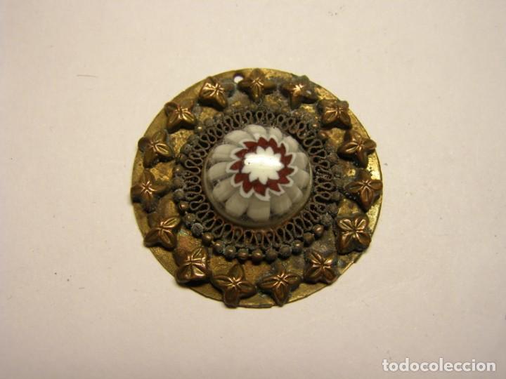 Schmuck: Colgante de lat&oacute;n, cobre, y cristal decorado, de bisuteria. A&ntilde;os 80-90.