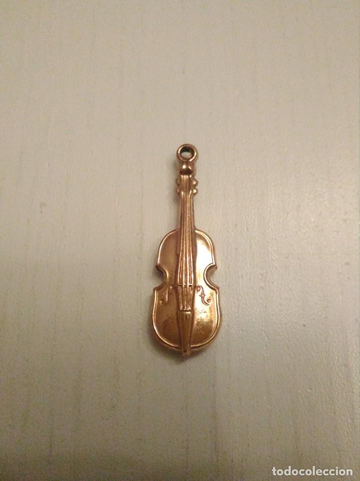 Joyeria: Colgante con forma de Violin