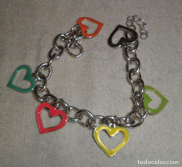 Joyeria: pulsera plateada con corazones - Foto 1