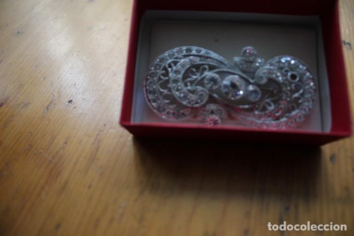 Schmuck: BROCHE DE ZIRCONITAS MARCA LUCHI CABRERA SEVILLA
