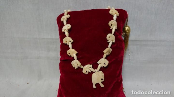 Gioielleria: BONITO COLLAR DE FIGURAS DE ELEFANTE DE PL&Aacute;STICO IMITACI&Oacute;N HUESO