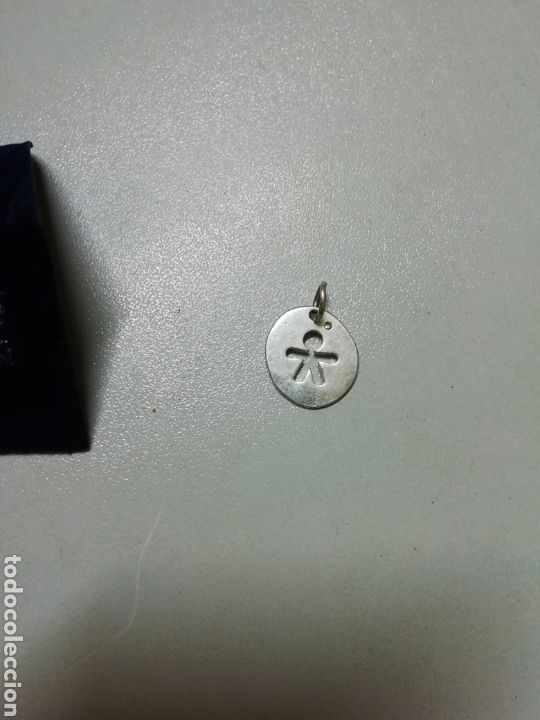 Joyeria: Colgante o medalla plata de Nestl&eacute;. - Foto 1