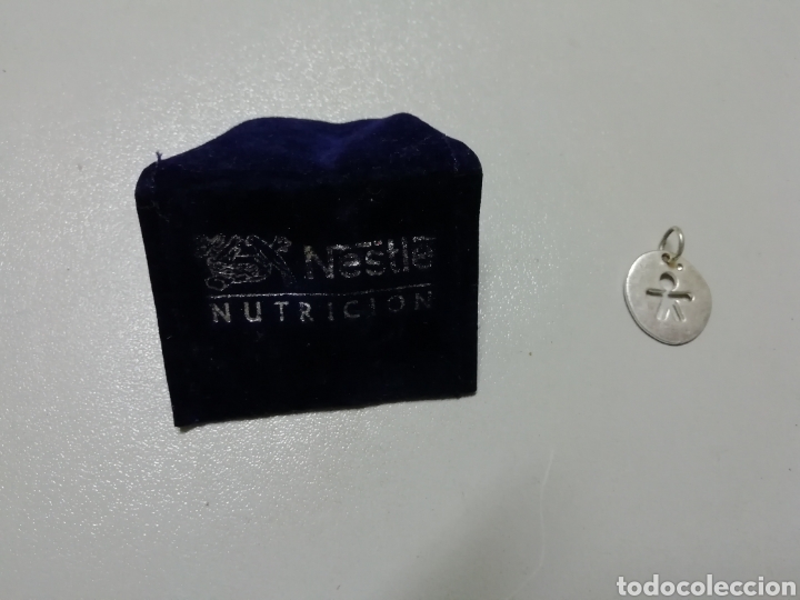Joyeria: Colgante o medalla plata de Nestl&eacute;. - Foto 2
