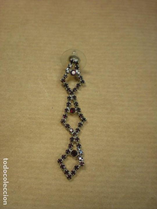 Joyeria: 1 PENDIENTE DE LATON Y PEDRERIA ROJA L6CM - Foto 1