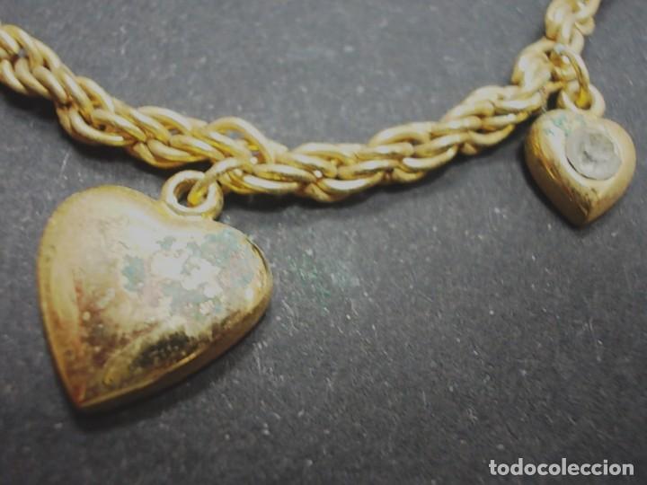 Joyeria: Collar dorado con colgantes en forma de corazon. - Foto 4