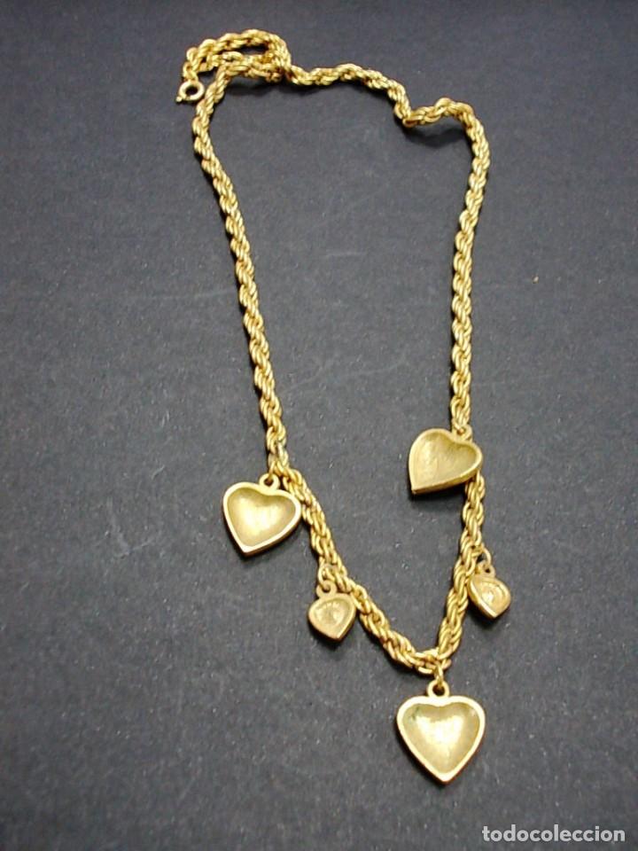 Joyeria: Collar dorado con colgantes en forma de corazon. - Foto 5