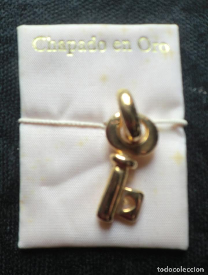 Joyeria: Colgante en forma de llave chapado oro, nuevo