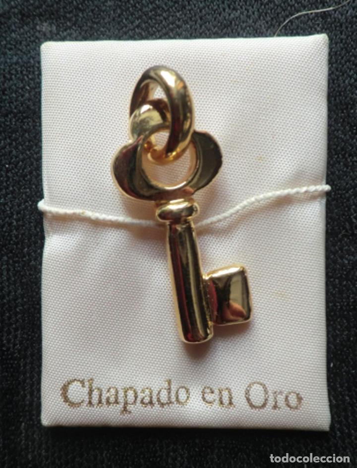 Joyeria: Colgante en forma de llave chapado oro, nuevo - Foto 2