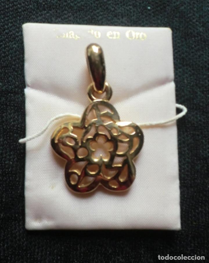 Joyeria: Colgante en forma de flor, chapado oro, nuevo