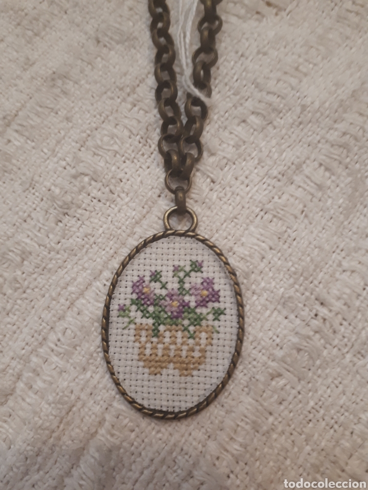 Joyeria: Collar punto de cruz cesto flores