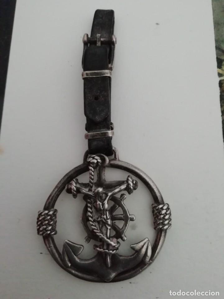 Joaillerie: antiguo llavero en plata y piel cristo marinero  3.50 cms diametro