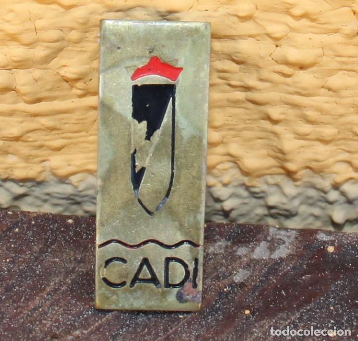 Joyeria: Broche de lat&oacute;n con el logo de CADI - Foto 1