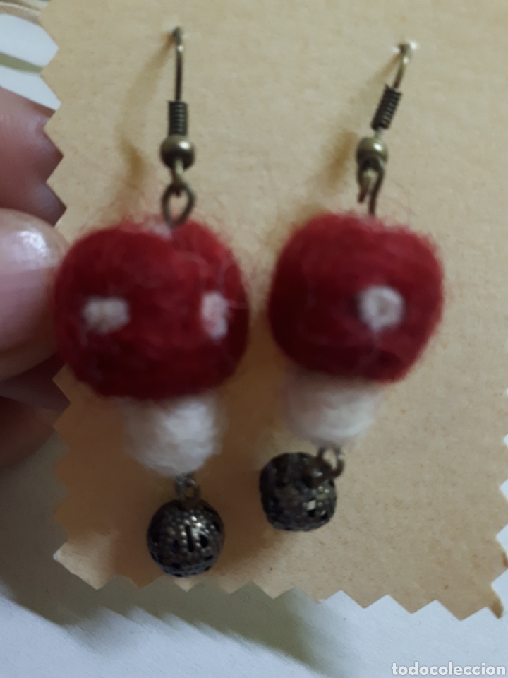 Schmuck: Pendientes artesanales de lana fieltrable y abalorios metal seta