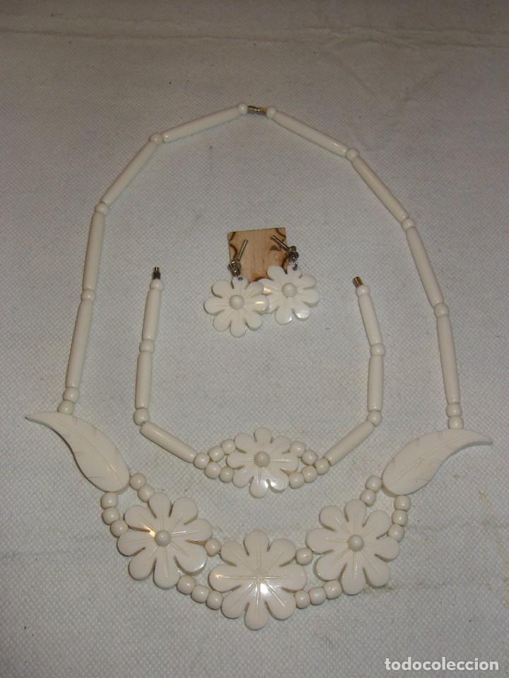 Joalharia: Bonito conjunto de collar, pulsera y pendientes de hueso tallado y pulido.