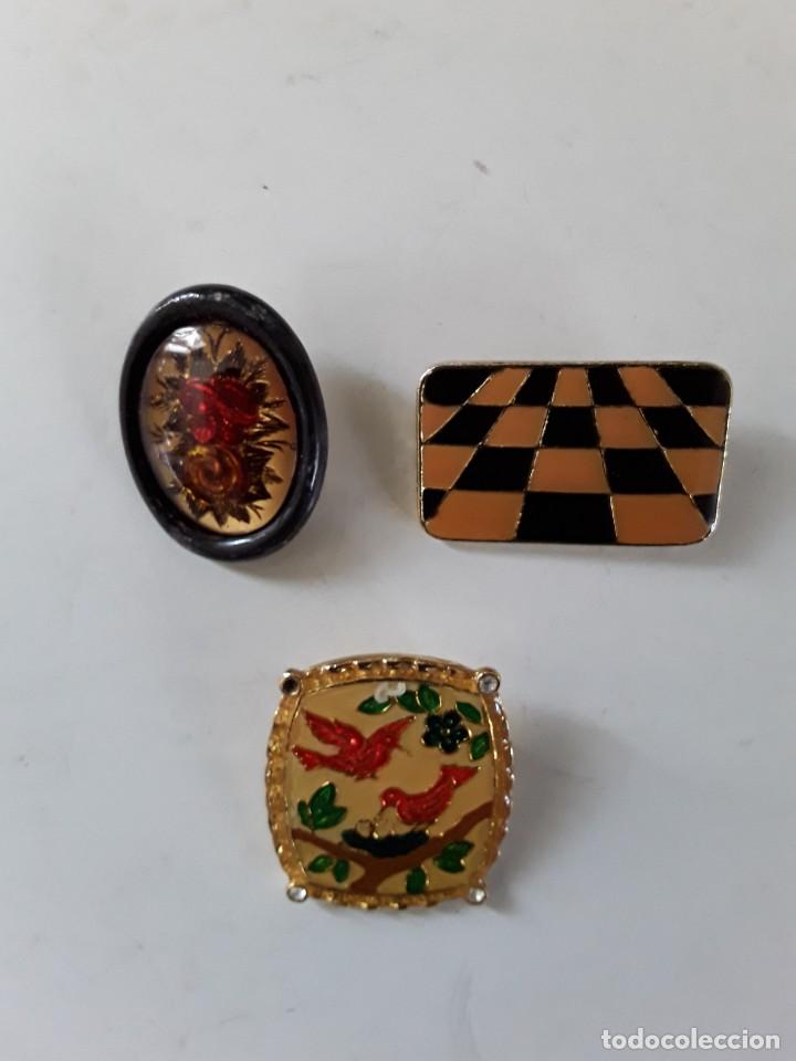 Joyeria: Tres broches a&ntilde;os 70 de metal