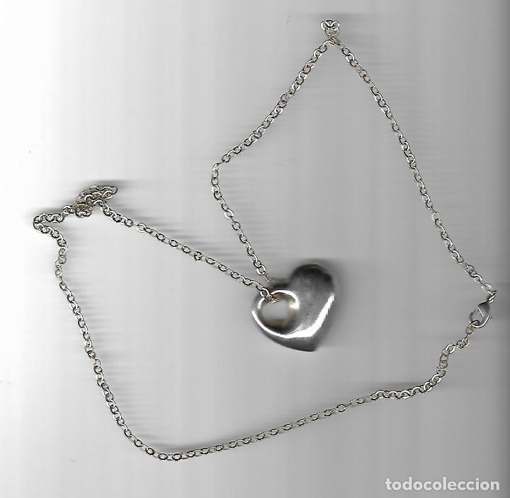 Joyeria: CADENA PLATEADA CON RARO CORAZON PLATEADO