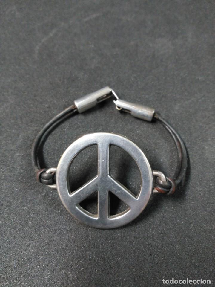 Joalharia: PULSERA CON EL SIMBOLO DE LA PAZ, EN METAL, CON CORREA DE CUERO