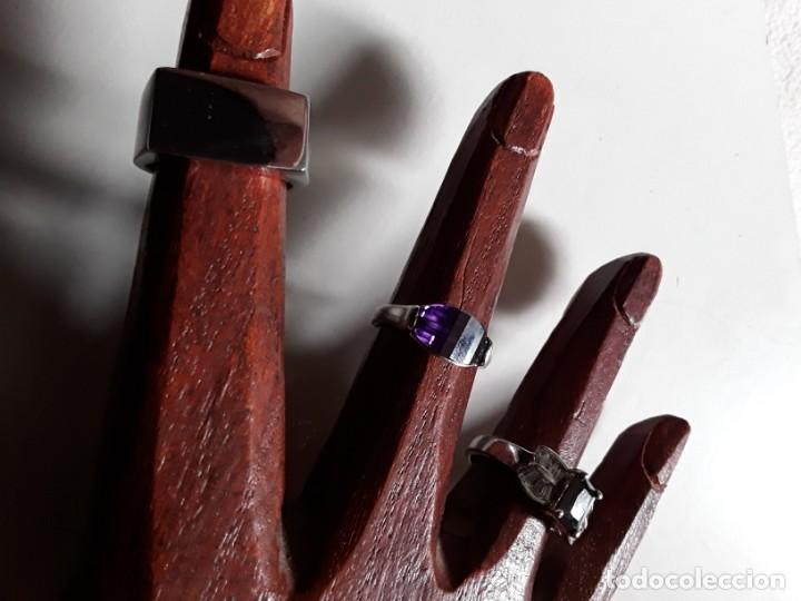 Joalharia: Dos anillos de bisuter&iacute;a antigua y otro de l&iacute;nea minimalista