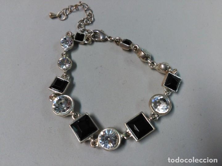 Joaillerie: PULSERA DE METAL CON PIEDRAS BLANCAS Y NEGRAS FORMAS GEOMETRICAS