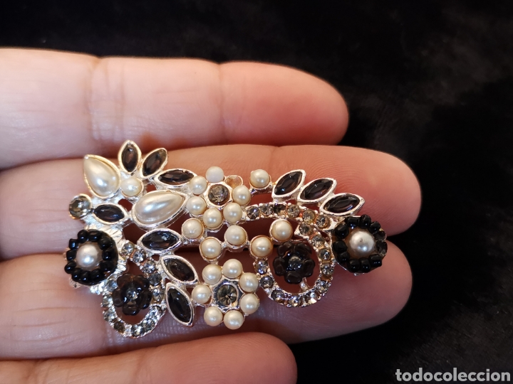 Gioielleria: PRECIOSO BROCHE MUY ELEGANTE CON CRISTALES Y PERLITAS. DISE&Ntilde;O ESPECIAL. LUCELO!!!