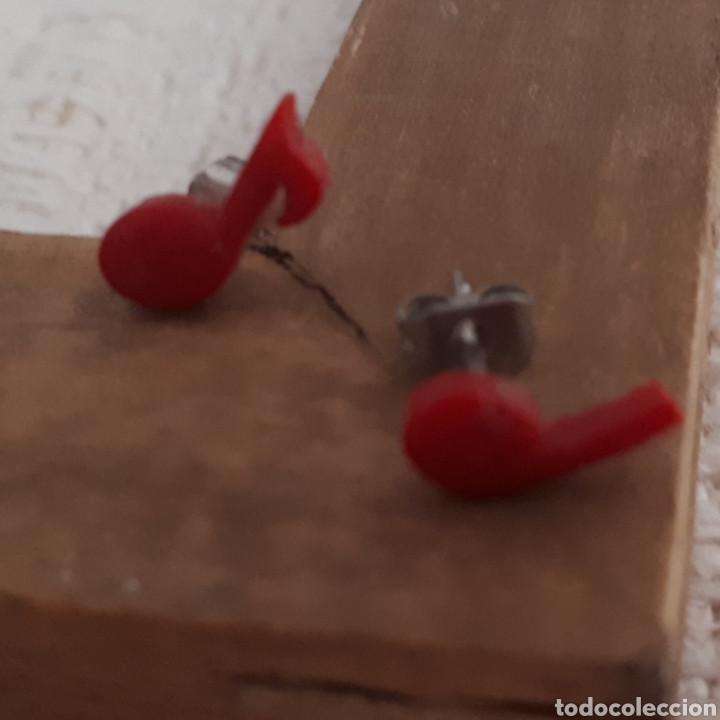 Joalharia: Pendientes notas rojas