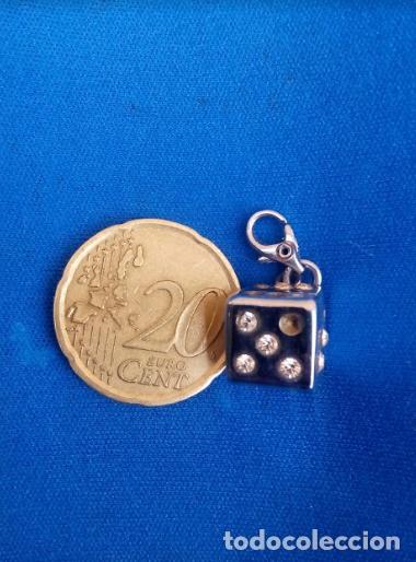 Joaillerie: Colgante o aderente para llavero- Dado - plateado no plata