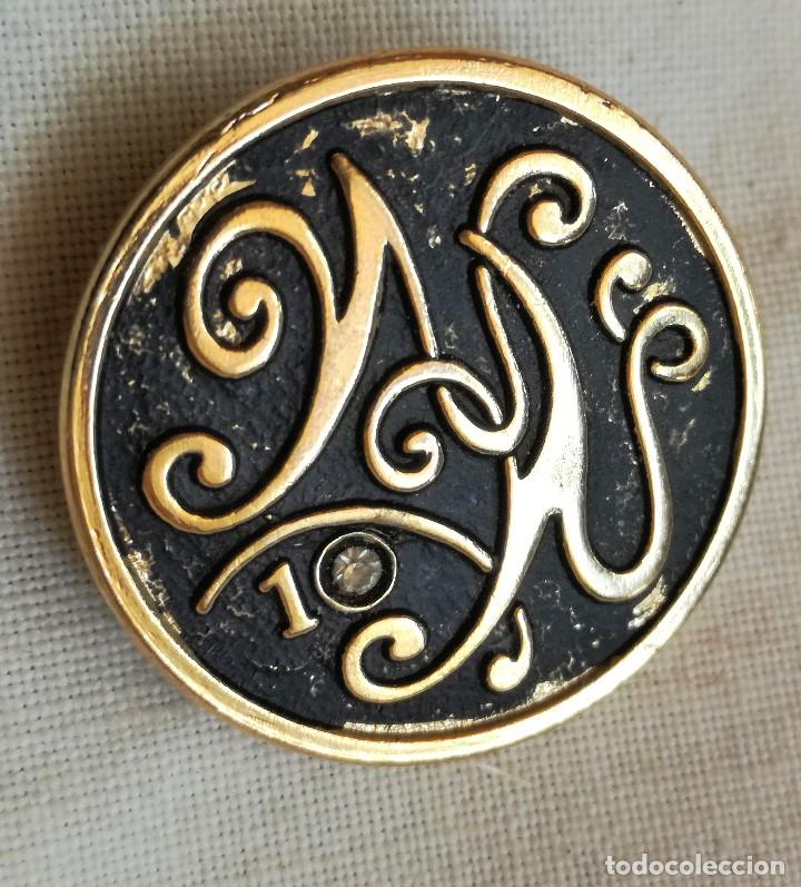 Joalharia: BROCHE CON ESMALTE y CIRCONITA de Weight Watchers. FIRMADO 'MADE IN ENGLAND'. A&ntilde;os 70