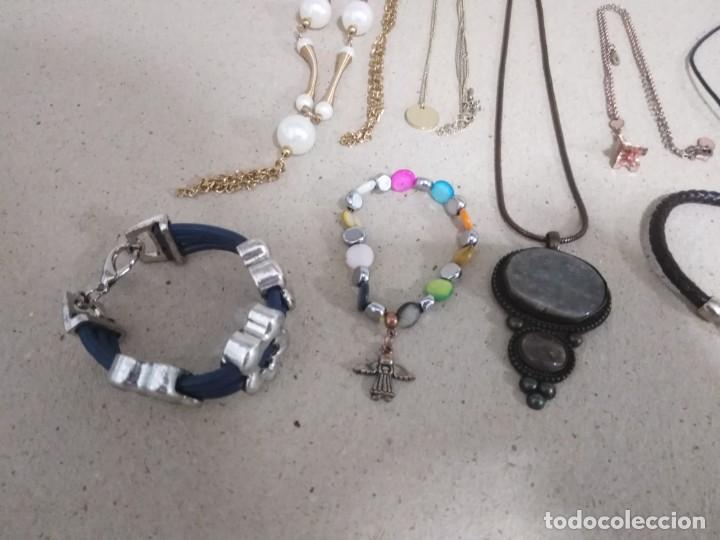 Joaillerie: 5 collares 6 pulseras 2 anillos 1 pendientes de ientes. 146
