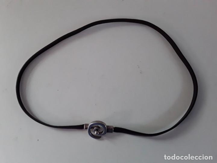 Joyeria: Collar de metal y cuero - Foto 3