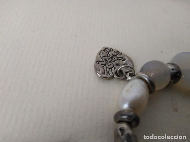 Joyeria: Pulsera con diges. piedras. y perlas. 6y pendientes - Foto 4