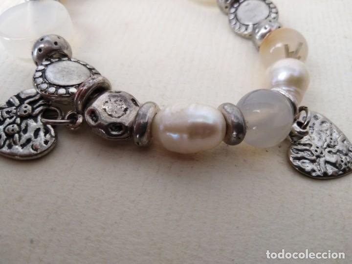 Joyeria: Pulsera con diges. piedras. y perlas. 6y pendientes - Foto 6