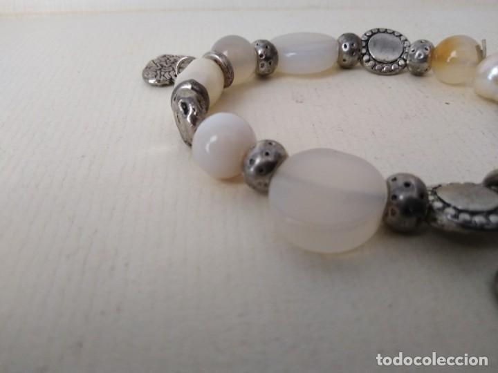Joyeria: Pulsera con diges. piedras. y perlas. 6y pendientes - Foto 7