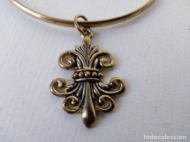 Joyeria: 3 pulseras doradas con colgantes - Foto 4