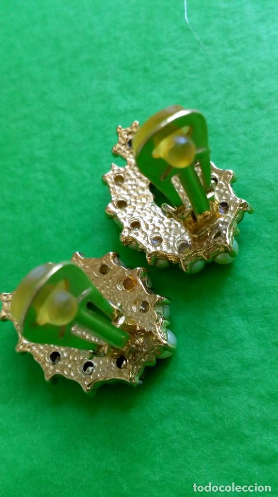 Joyeria: LOTE DE COLLAR, 3 PARES DE PENDIENTES Y BROCHE - Foto 2