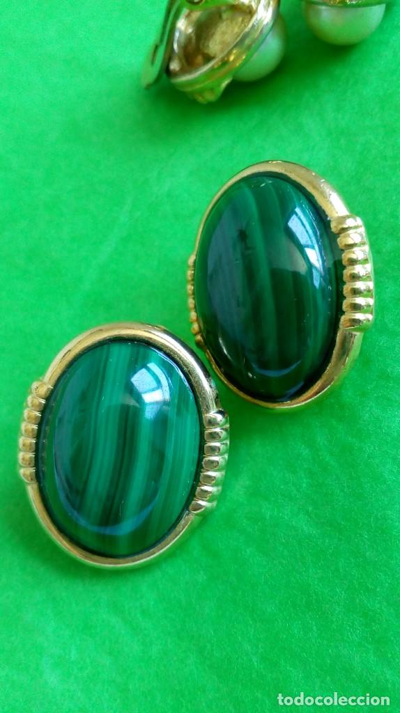 Joyeria: LOTE DE COLLAR, 3 PARES DE PENDIENTES Y BROCHE - Foto 11