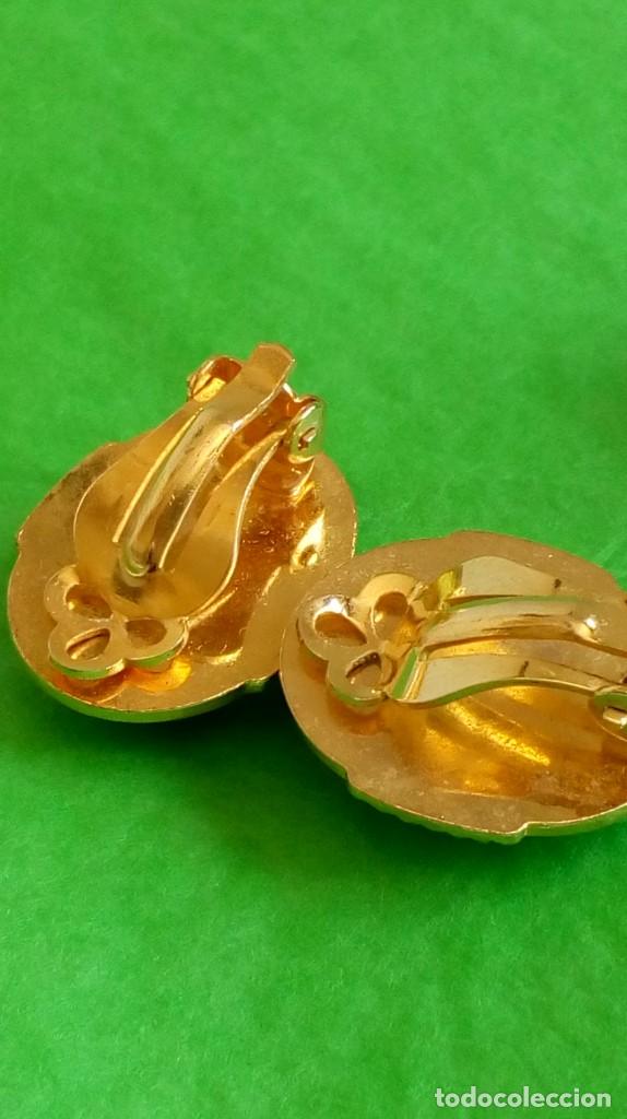 Joyeria: LOTE DE COLLAR, 3 PARES DE PENDIENTES Y BROCHE - Foto 14