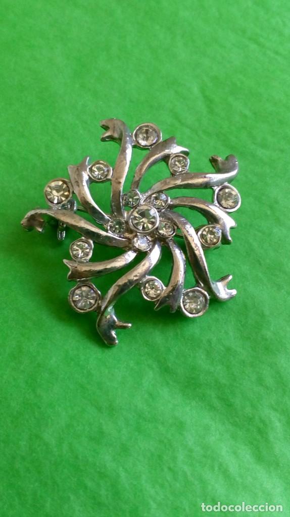 Joyeria: LOTE DE COLLAR, 3 PARES DE PENDIENTES Y BROCHE - Foto 17