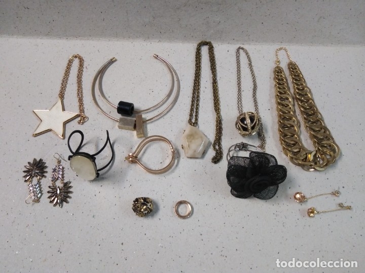 Joyeria: 5 collares. 3.pulseras. 2anillos. 2 pendientes 153 - Foto 8