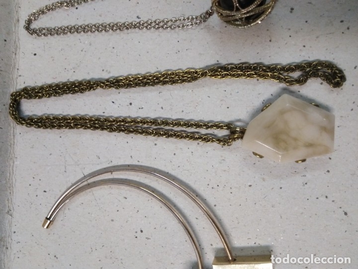 Joyeria: 5 collares. 3.pulseras. 2anillos. 2 pendientes 153 - Foto 11