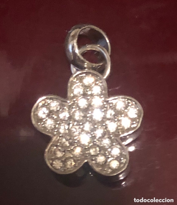 Joalharia: Bonito colgante en metal cromado, y pedrer&iacute;a, en forma de estrella