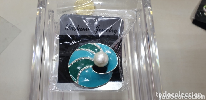 Schmuck: Broche nuevo estrenar metal, piedras y perlas